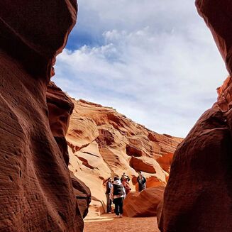 Tse Bighanilini Tours