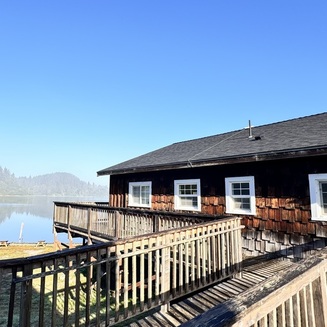 Chah-pekw O'Ket'-toh "Stone Lagoon" Visitor Center