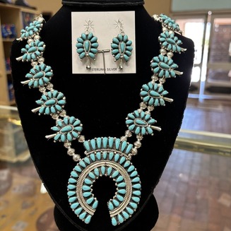 Bien Mur Indian Market